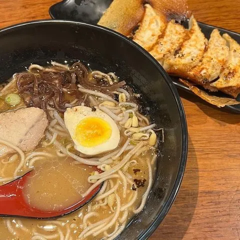 がんばらんばの博多ラーメンとギョウザ