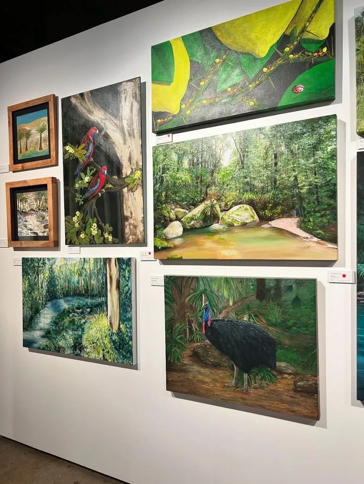 TANKS ARTS CENTREの内部で展示されている絵画