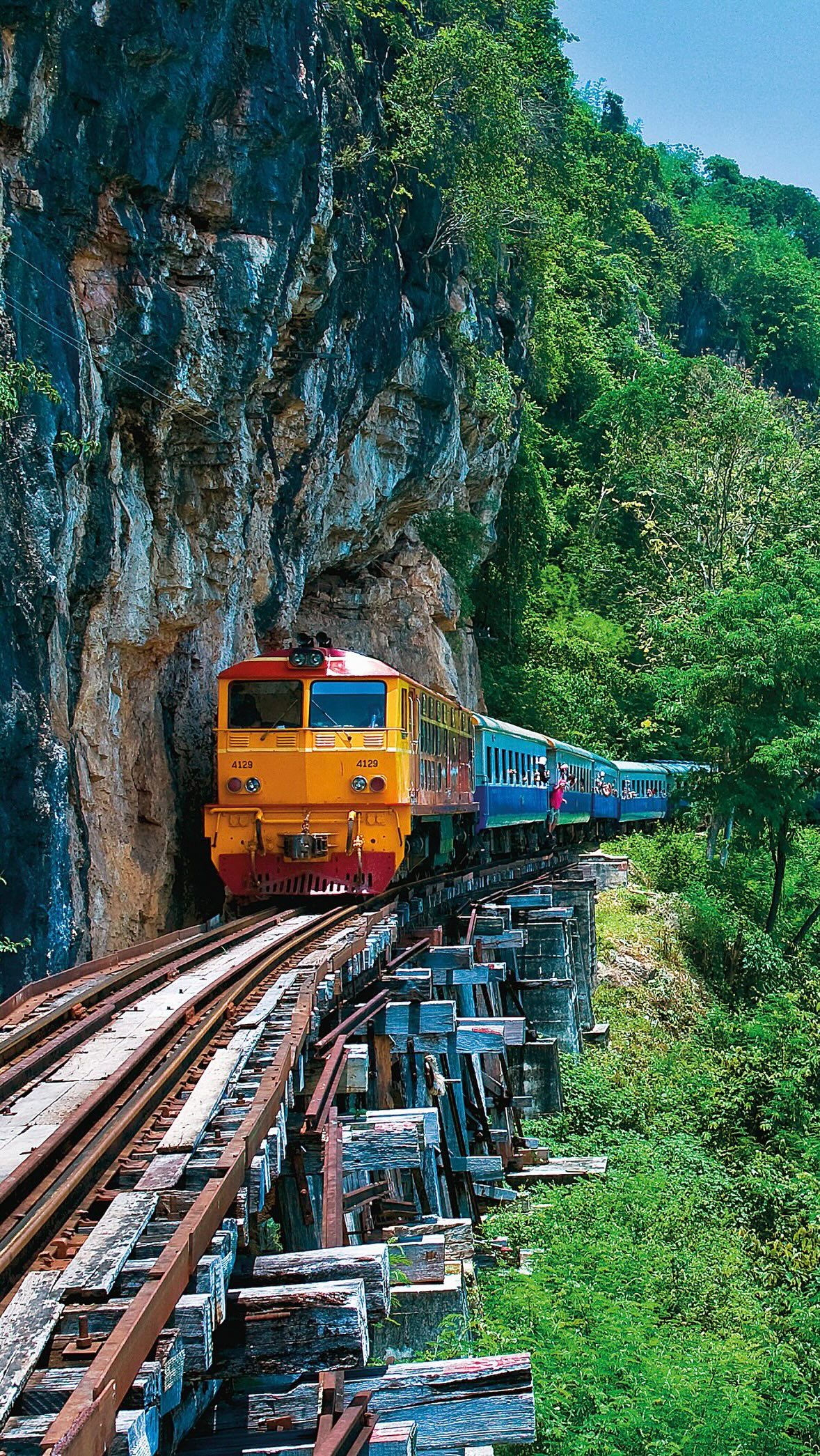 .⋰ 映画のような絶景を走る.ᐟ.ᐟ  泰緬鉄道の旅⋱バンコ ...